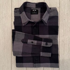 Oakley Regular Fit Men’s Flannel, size Medium